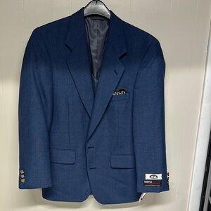 Vintage Classic Blue Sport Coat with Notch Lapels and Structured Shoulders